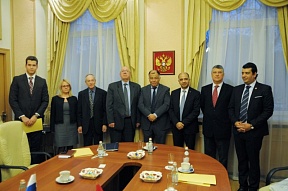 La table ronde tuniso-russe à l’Institut Russe des Etudes Stratégiques (IRES) La table ronde tuniso-russe à l’Institut Russe des Etudes Stratégiques (IRES)