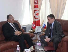 Sur la rencontre entre S.E.M. l’Ambassadeur de Russie en Tunisie Sergey Nikolaev avec S.E.M. le Ministre du commerce de Tunisie Mohsen Hassan